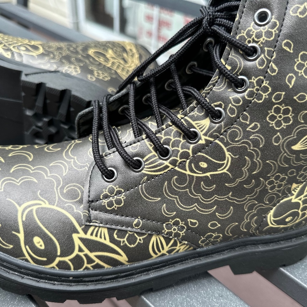 Koi combat boots
